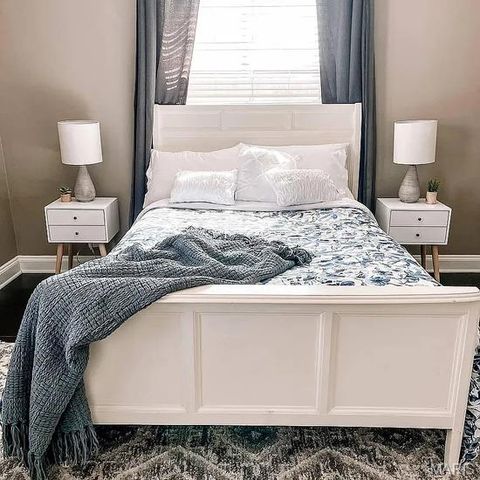 925 S Hanley Road F, Clayton, MO 63105