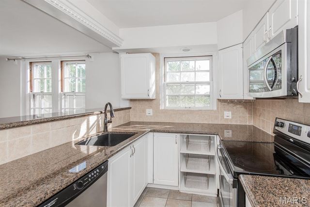 925 S Hanley Road F, Clayton, MO 63105
