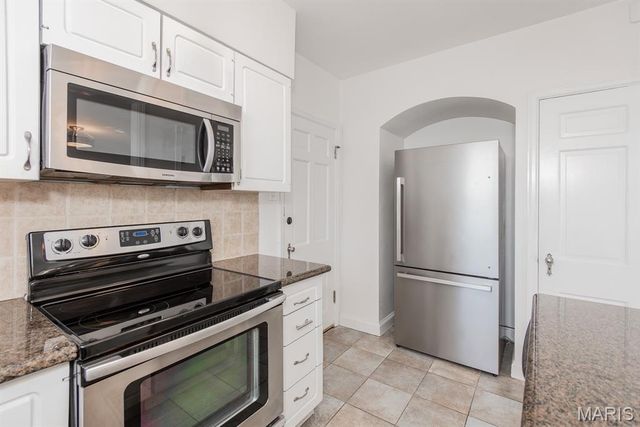 925 S Hanley Road F, Clayton, MO 63105