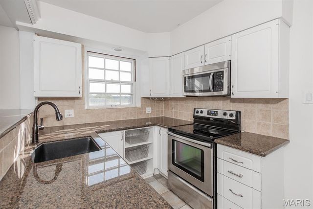 925 S Hanley Road F, Clayton, MO 63105