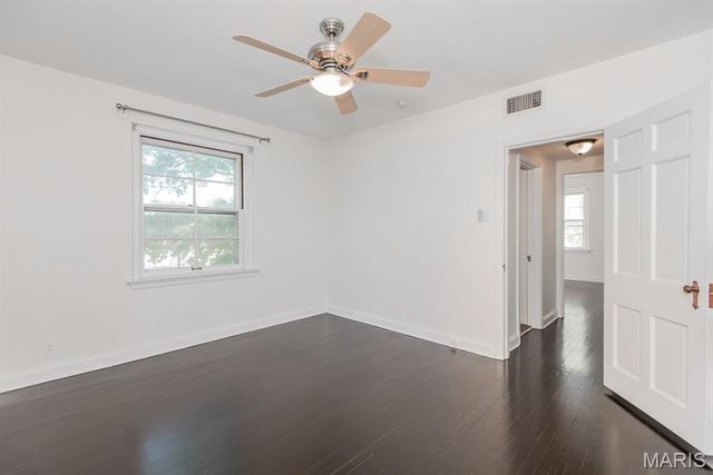 925 S Hanley Road F, Clayton, MO 63105