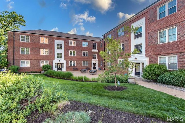 925 S Hanley Road F, Clayton, MO 63105