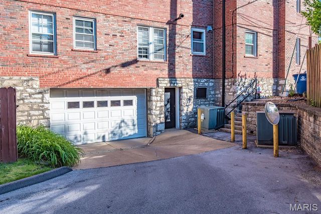 925 S Hanley Road F, Clayton, MO 63105