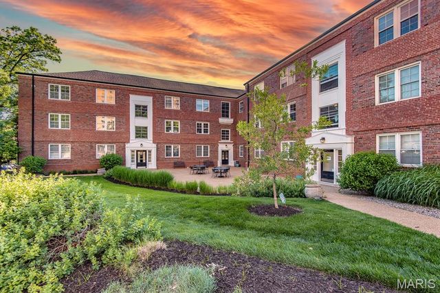 925 S Hanley Road F, Clayton, MO 63105