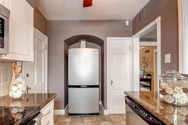 925 S Hanley Road F, Clayton, MO 63105
