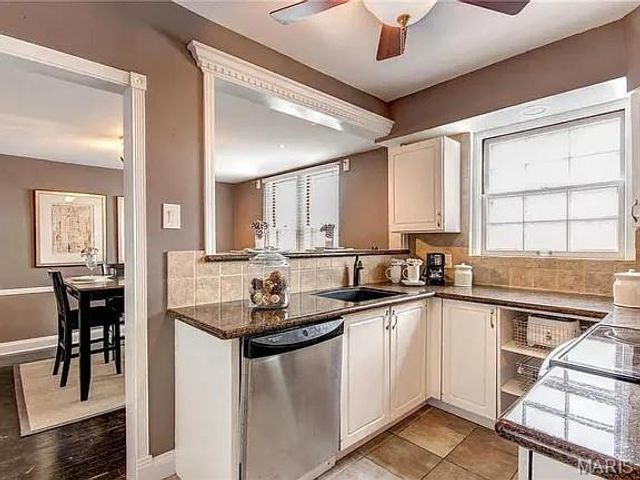 925 S Hanley Road F, Clayton, MO 63105