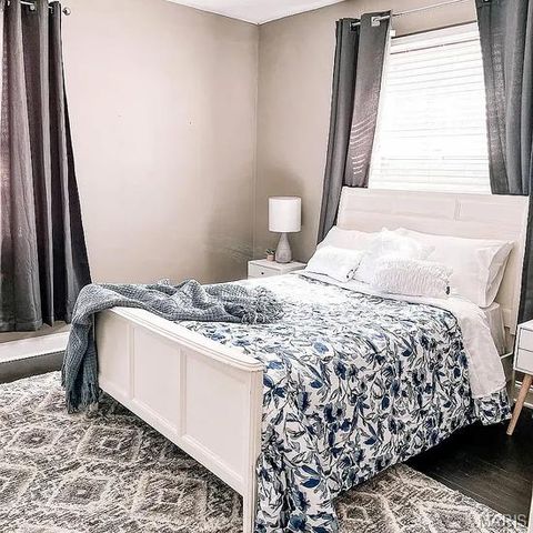 925 S Hanley Road F, Clayton, MO 63105