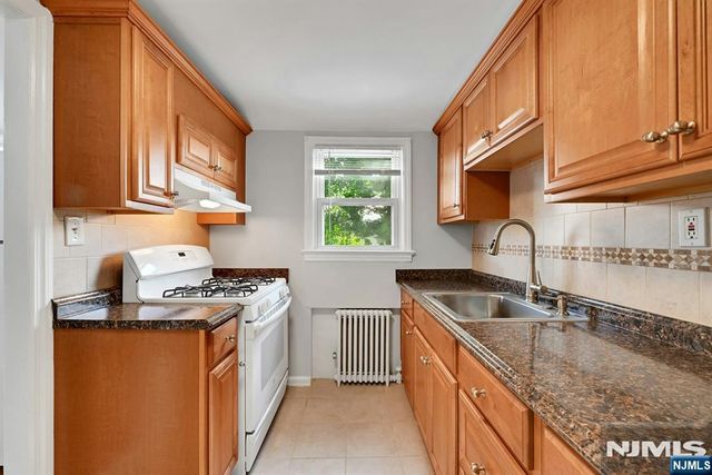 62 Reid Avenue, Bergenfield, NJ 07621
