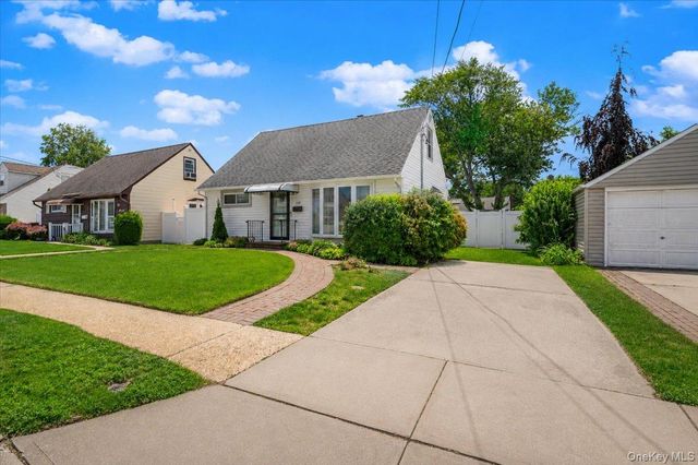 104 Franklin Place, Massapequa, NY 11758