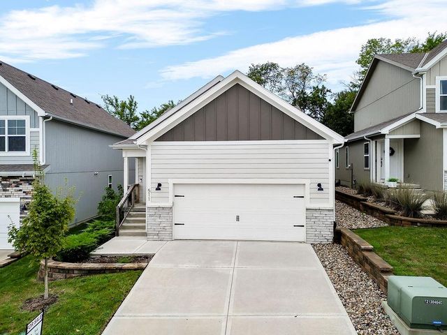 511 Hampstead Drive, Raymore, MO 64083