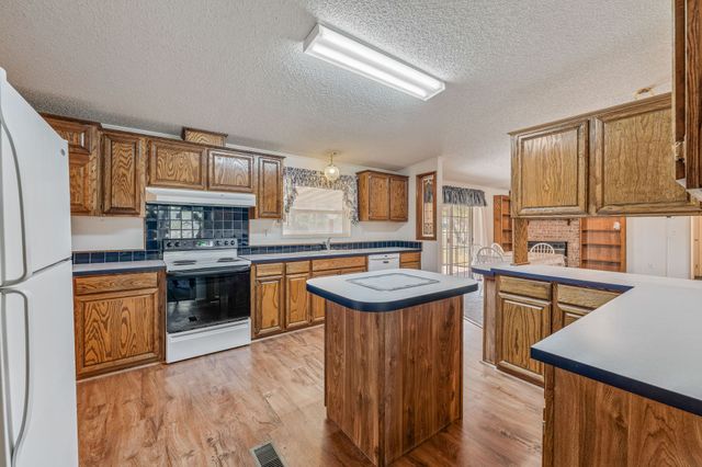 1375 N Lakeview Drive, Palo Pinto, TX 76484