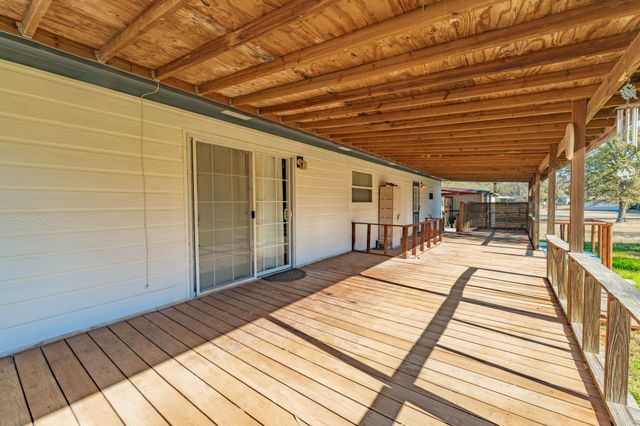 1375 N Lakeview Drive, Palo Pinto, TX 76484