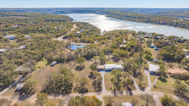 1375 N Lakeview Drive, Palo Pinto, TX 76484