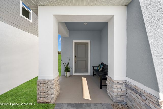 907 Castleford Avenue NE, Palm Bay, FL 32905