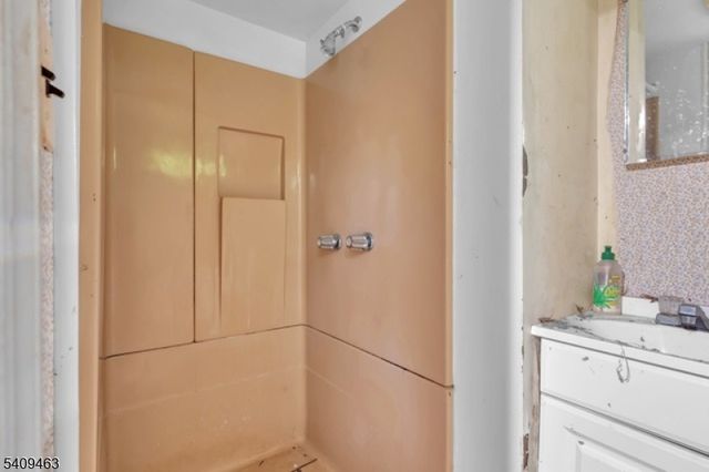 825 Bishop St, Union Twp., NJ 07083