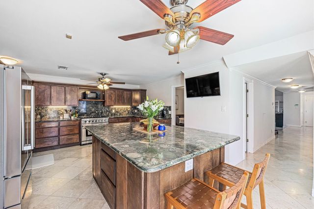 36 Lakeview Drive, Galveston, TX 77551