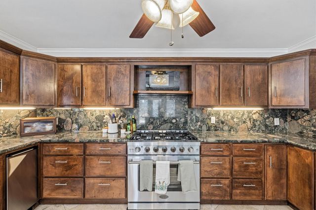 36 Lakeview Drive, Galveston, TX 77551