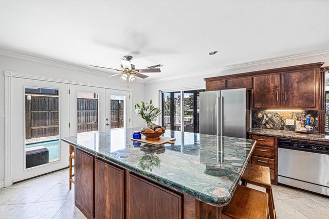 36 Lakeview Drive, Galveston, TX 77551
