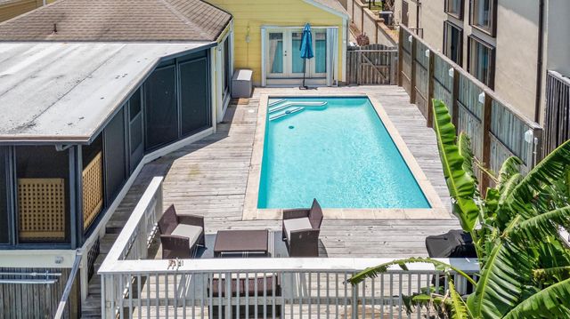 36 Lakeview Drive, Galveston, TX 77551