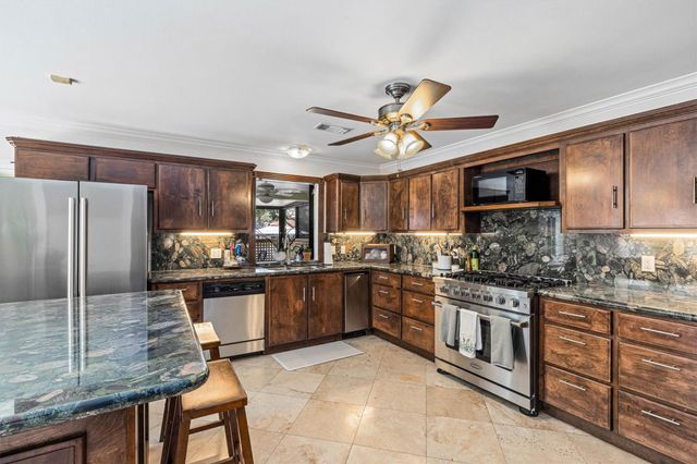 36 Lakeview Drive, Galveston, TX 77551