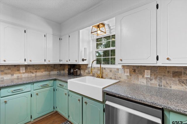 286 Hall Dr, Longview, TX 75605