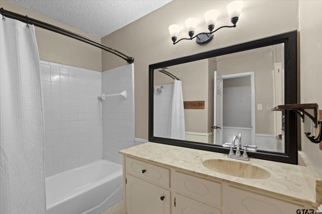 286 Hall Dr, Longview, TX 75605