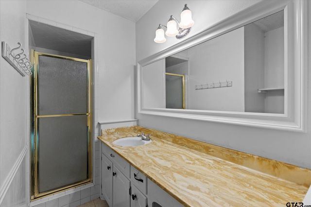 286 Hall Dr, Longview, TX 75605