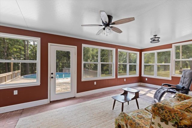 286 Hall Dr, Longview, TX 75605