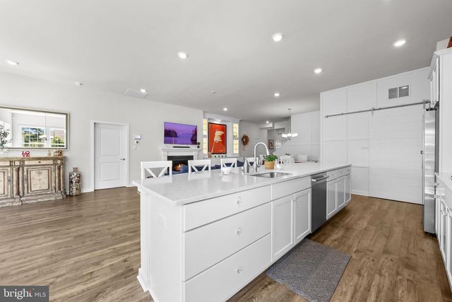 210 CONGRESSIONAL CT, Moorestown, NJ 08057