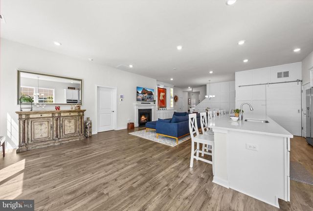 210 CONGRESSIONAL CT, Moorestown, NJ 08057