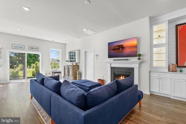 210 CONGRESSIONAL CT, Moorestown, NJ 08057