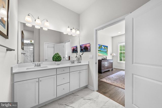 210 CONGRESSIONAL CT, Moorestown, NJ 08057