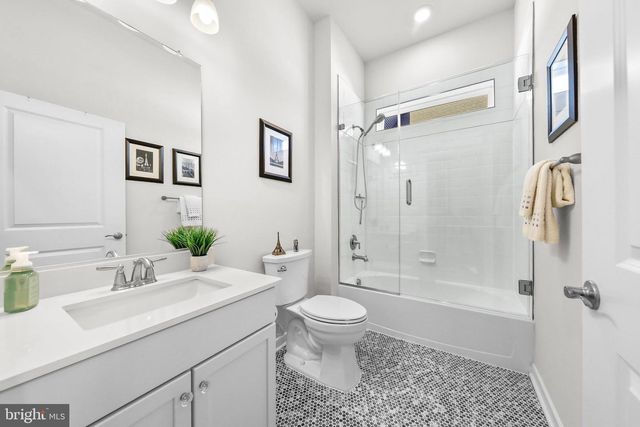 210 CONGRESSIONAL CT, Moorestown, NJ 08057