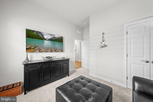210 CONGRESSIONAL CT, Moorestown, NJ 08057