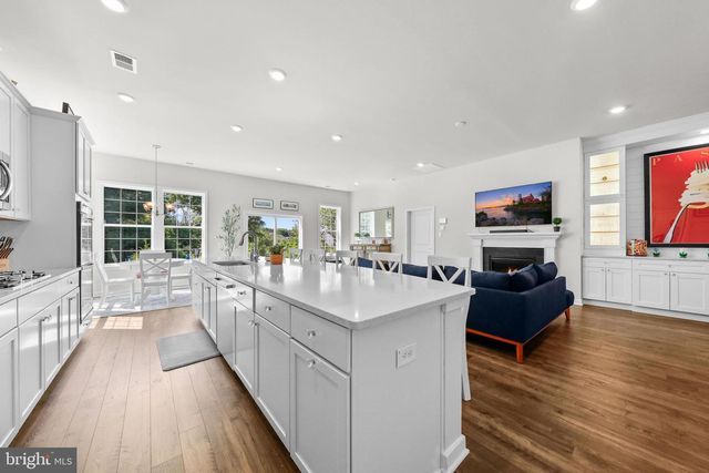 210 CONGRESSIONAL CT, Moorestown, NJ 08057