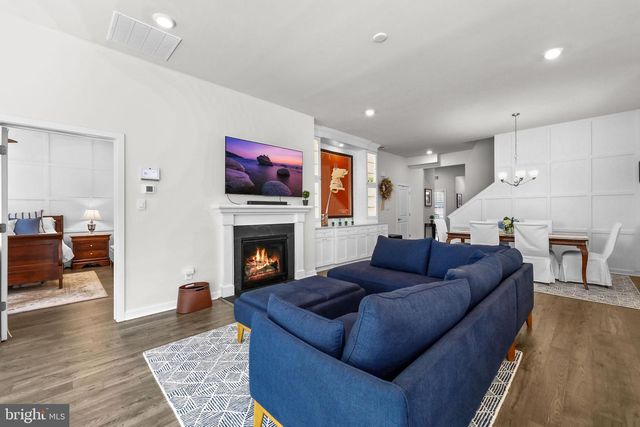 210 CONGRESSIONAL CT, Moorestown, NJ 08057