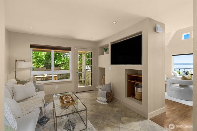 4622 57th Avenue SW, Seattle, WA 98116