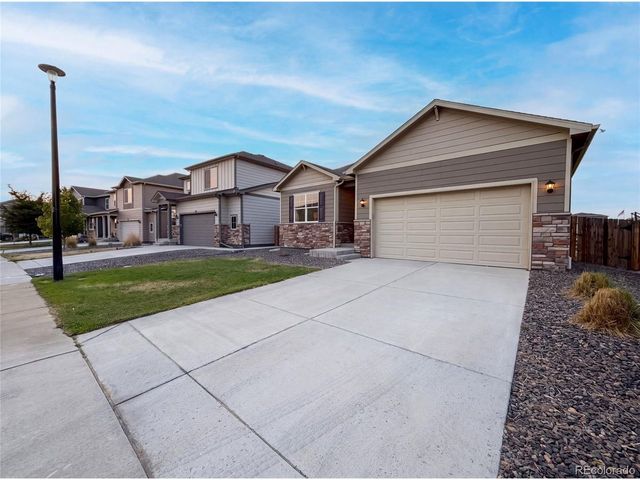 2341 Mountain Sky Dr, Fort Lupton, CO 80621