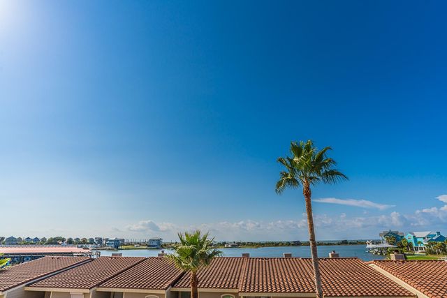 32 Dana Drive, Galveston, TX 77554