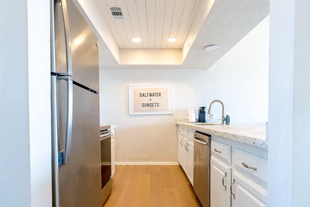 32 Dana Drive, Galveston, TX 77554