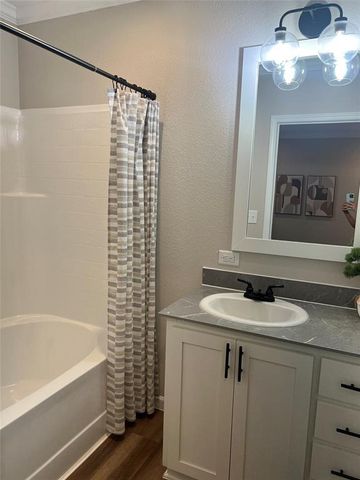 942 Chamberlin RD, Dale, TX 78616