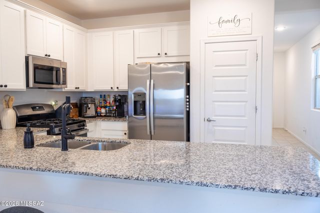 7645 S Camino Alma Vieja, Tucson, AZ 85756