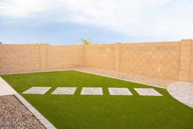 7645 S Camino Alma Vieja, Tucson, AZ 85756