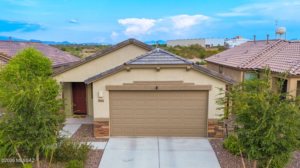 7645 S Camino Alma Vieja, Tucson, AZ 85756