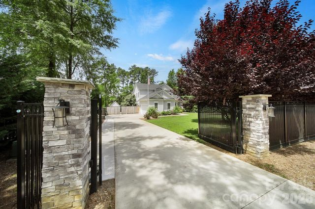 6218 Cory Bret Lane, Charlotte, NC 28278
