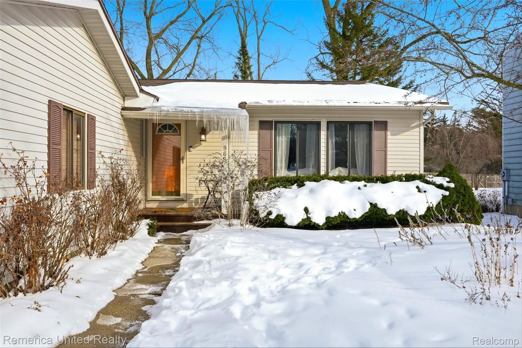 968 Touraine Avenue, East Lansing, MI 48823