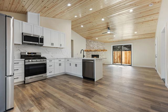 183 Moreno Lane, Sugarloaf, CA 92386