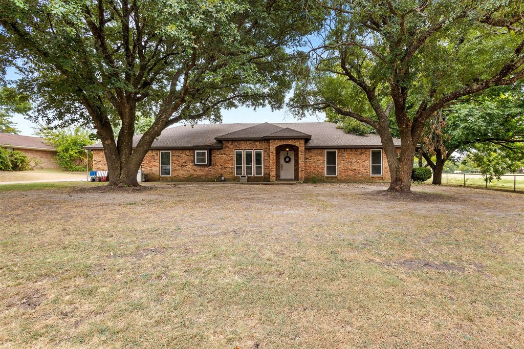 844 Fm 2194, Farmersville, TX 75442