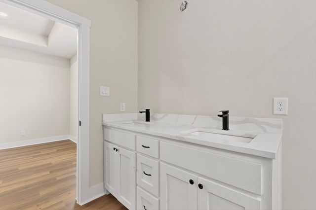749 J L Drive, Valley View, TX 76272