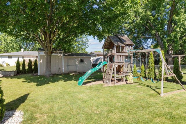 901 CAROL LYNN DRIVE, Little Chute, WI 54140